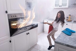 woman-opening-oven-fire