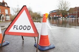 Flood sign in road