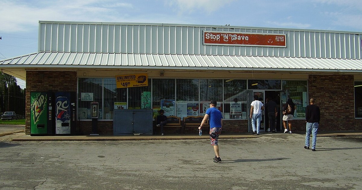 Exxon Stop N'Save in Brenham - doubles as the Kerrville Bus Company terminal BrenhamTXExxonStopSaveKBCTerminal