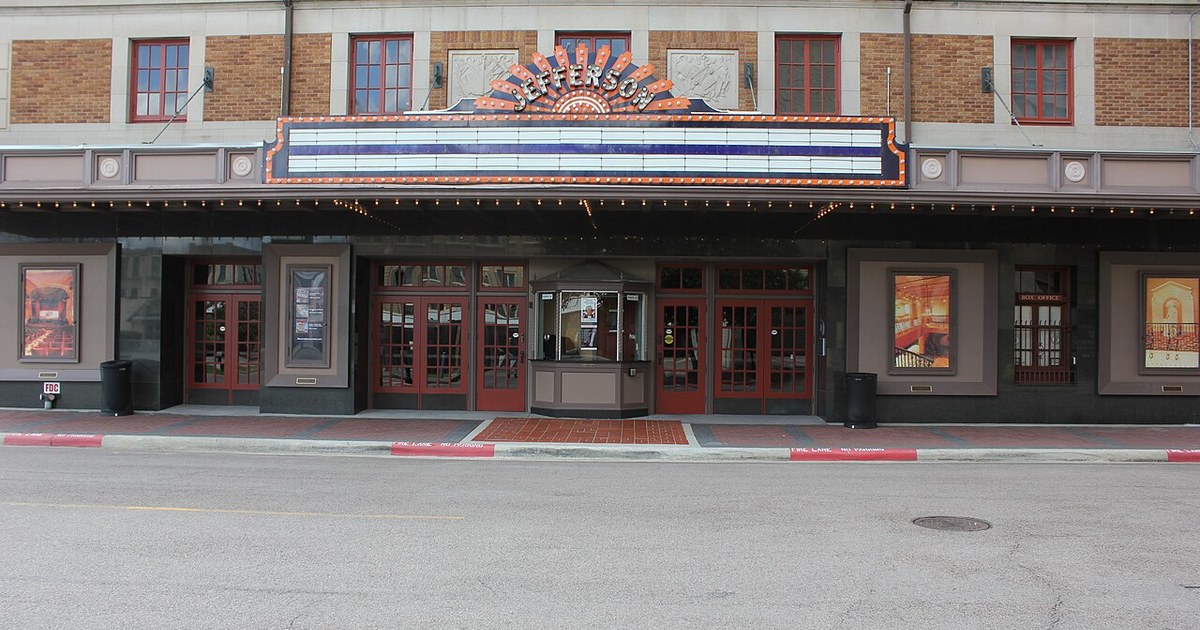 en.wikipedia.org/wiki/Jefferson_Theatre Jefferson Theater, Beaumont, Texas - 2014