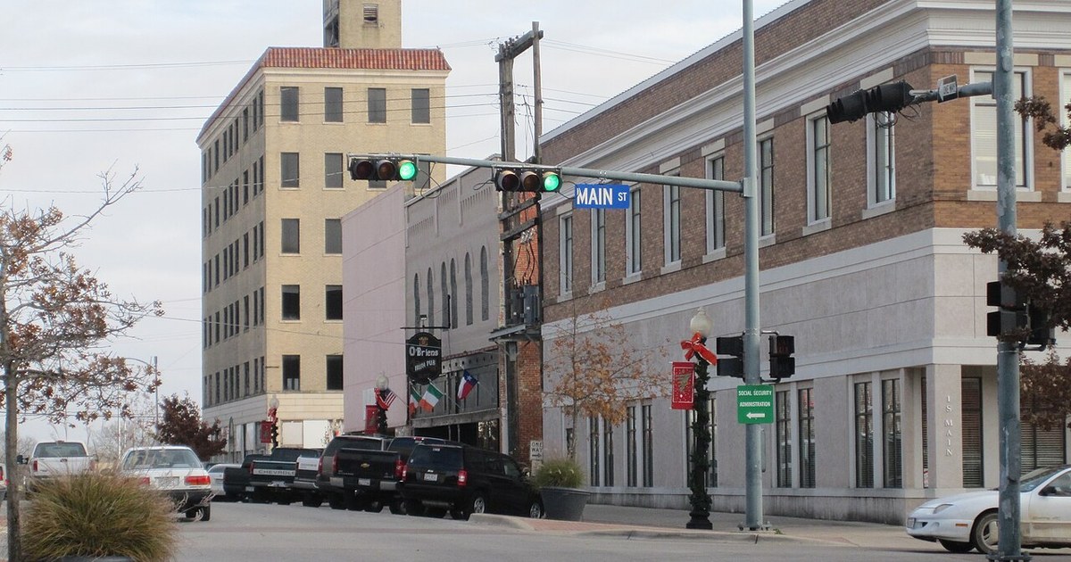 Downtown scene of Temple, TX, at Main Street near the Municipal Building Downtown Temple, TX at Main Street IMG 2384