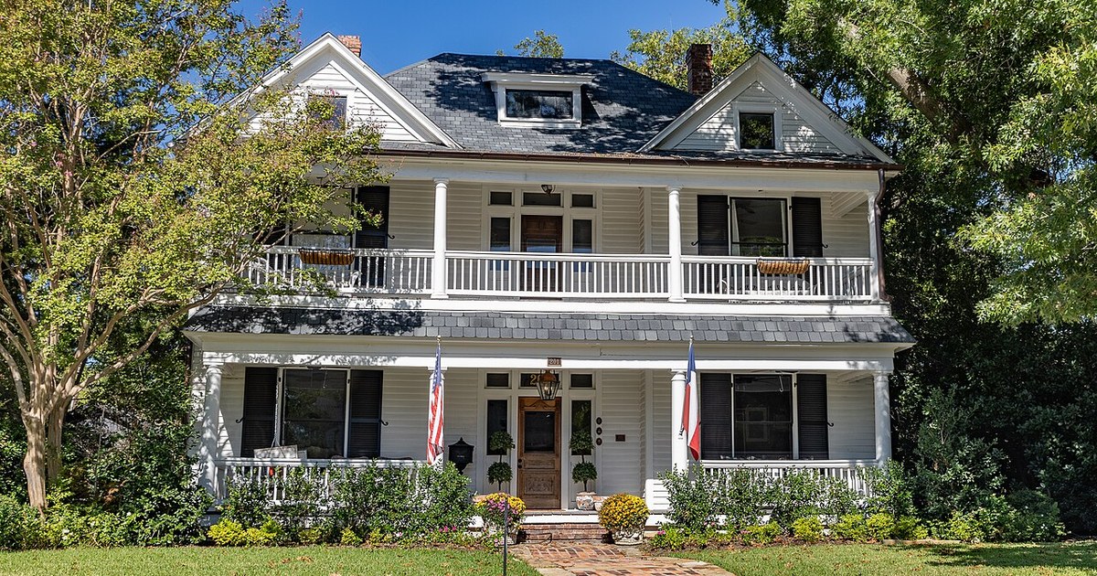 Berry House is located in Waxahachie, Texas Berry House Waxahachie NR Sig