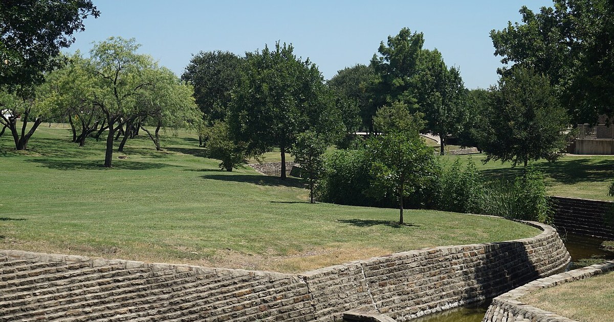 A creek in Carrollton , Texas ( United States ). Carrollton July 2019 53 (creek)