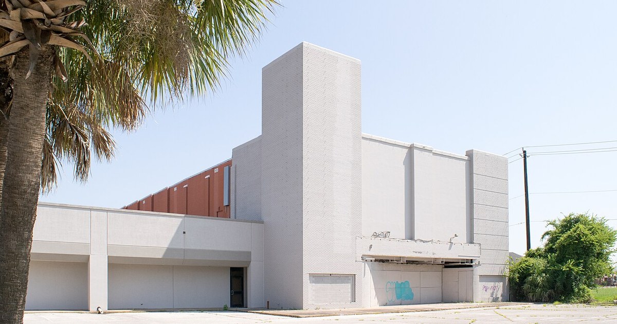 Still standing, and offered for lease, at 1001 Shaw Former Capitan Theater, Pasadena, Texas 2008181047