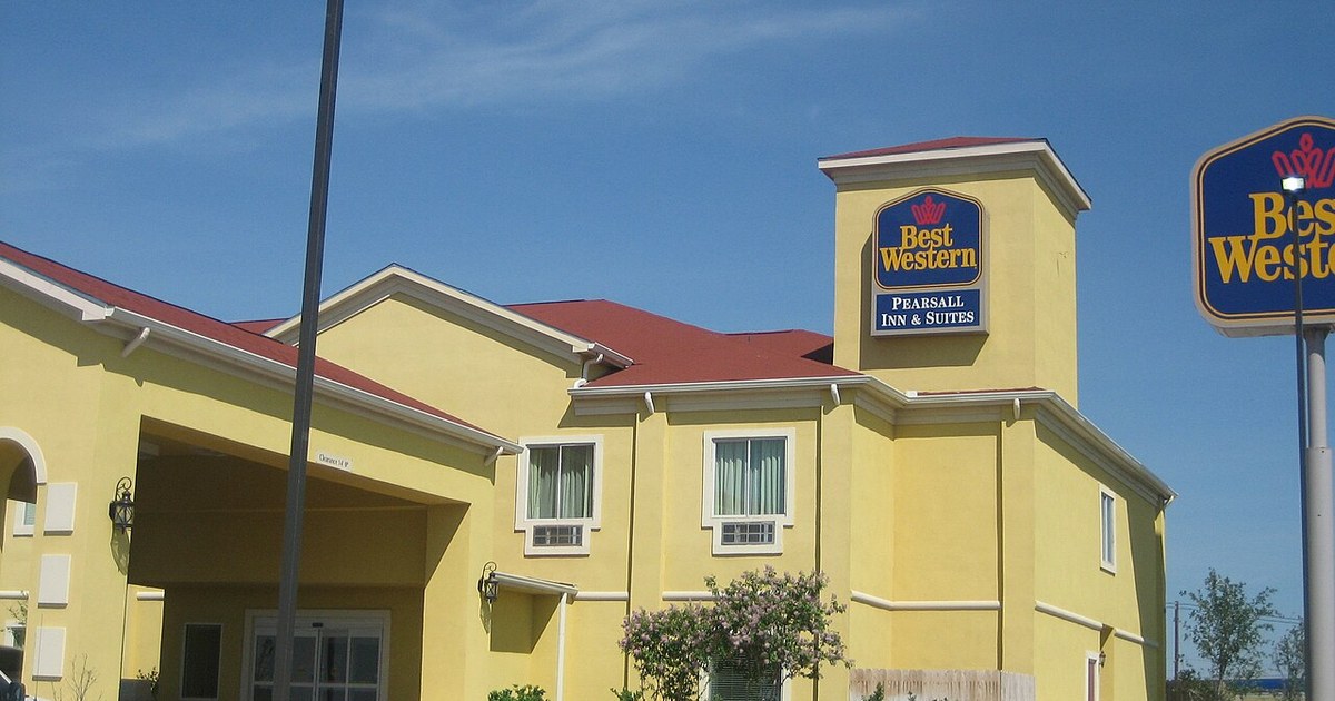 I took photo on May 21, 2009. Billy Hathorn ( talk ) 16:39, 30 May 2009 (UTC) Best Western in Pearsall, TX IMG 0493