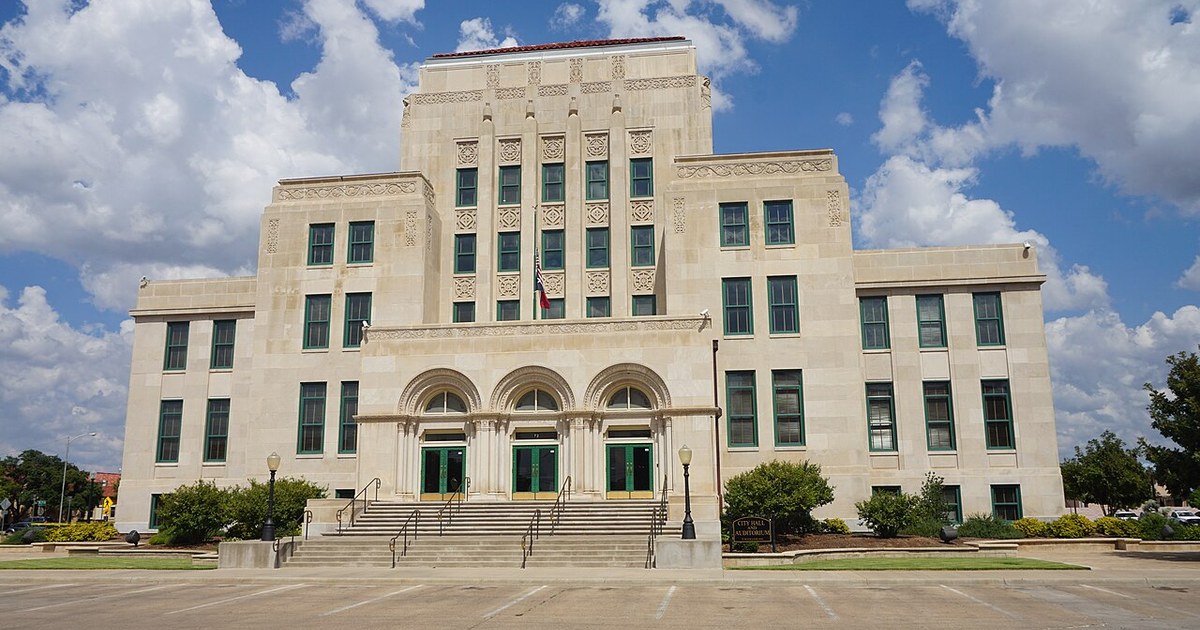 San Angelo City Hall in San Angelo , Texas ( United States ). San Angelo September 2019 02 (San Angelo City Hall)