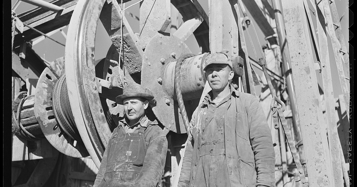 Moore County, Texas. Cable tool driller and his tool dresser