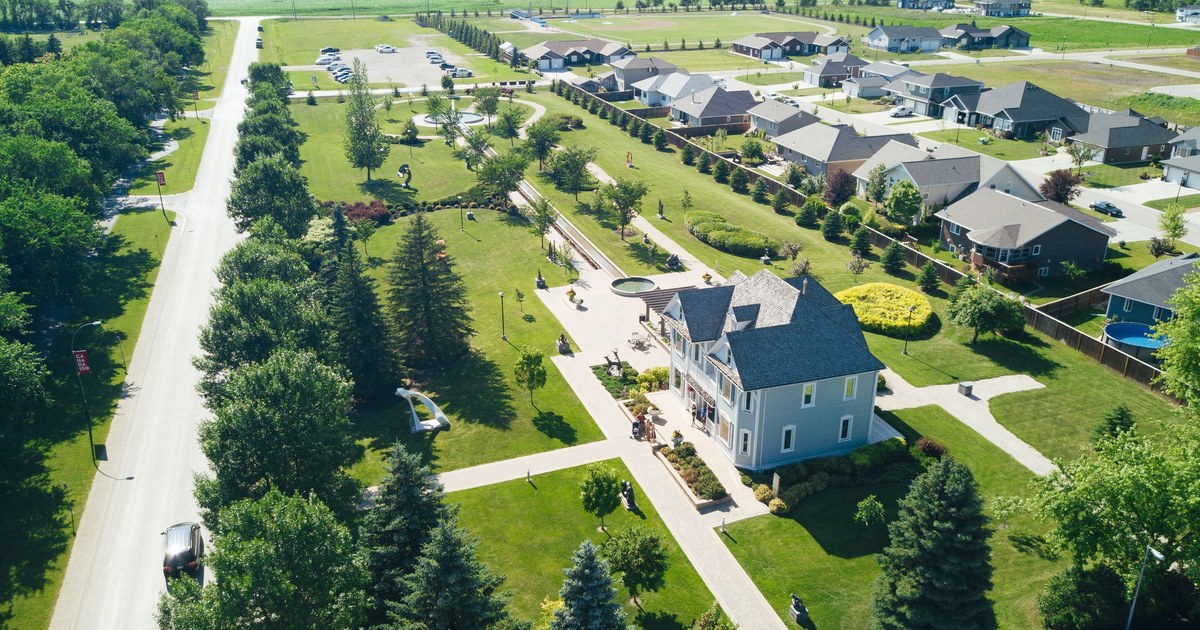 Photograph from https://www.altonachamber.com/