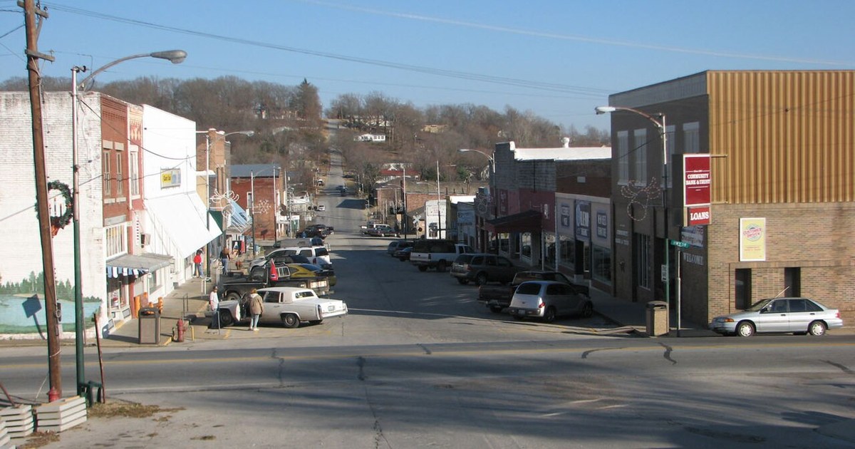Photograph of en:Anderson, Missouri 's main street taken in November, 2006, taken by RebelAt . MainstreetAndersonMo