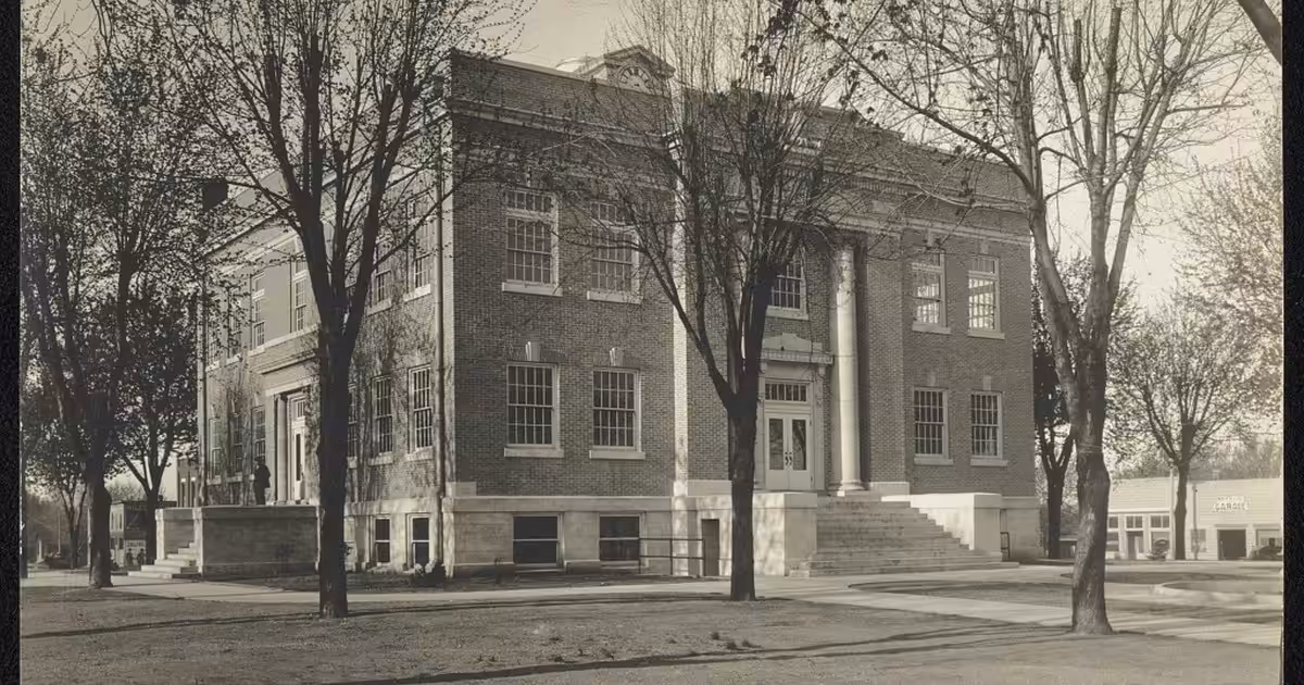City Hall, Aurora, Mo.