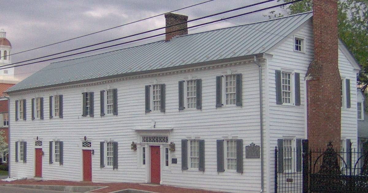Old Deery Inn in Blountville, Tennessee. Blountville-deery-inn-tn1-crop