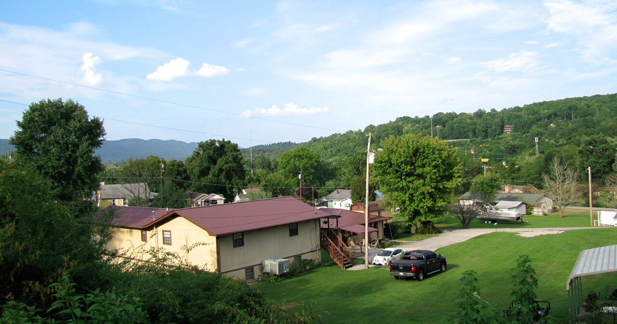 Houses in Caryville, Tennessee, United States. Caryville-houses-tn2