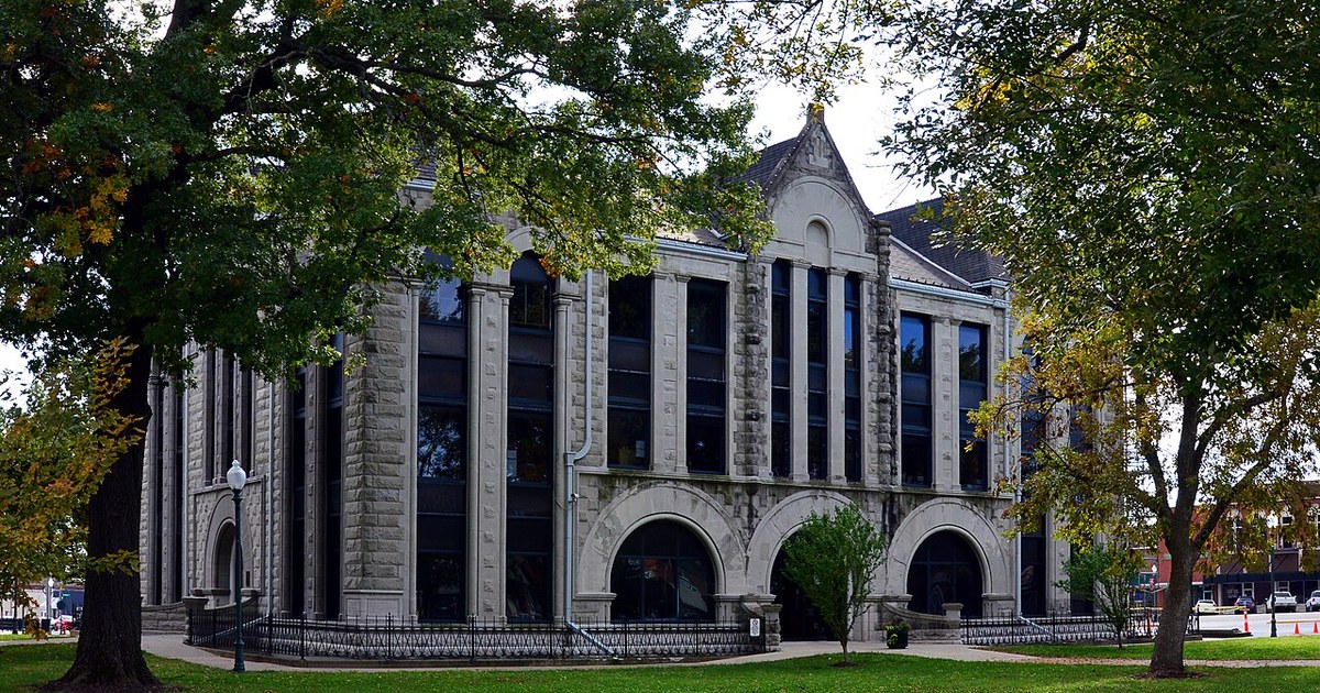 Henry County , courthouse in Clinton, Missouri Henry County Missouri Courthouse 20191026-2974