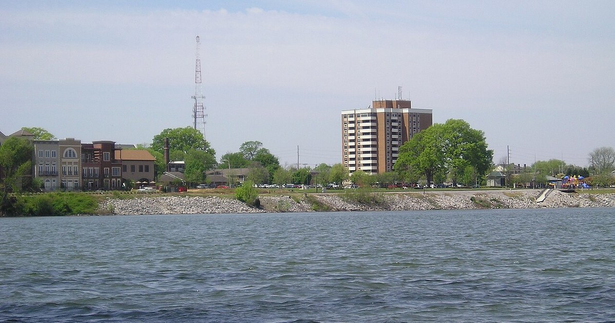 Summary Decatur from the Tennessee River en:Category:Decatur, Alabama Decatur Alabama - Tennessee River view