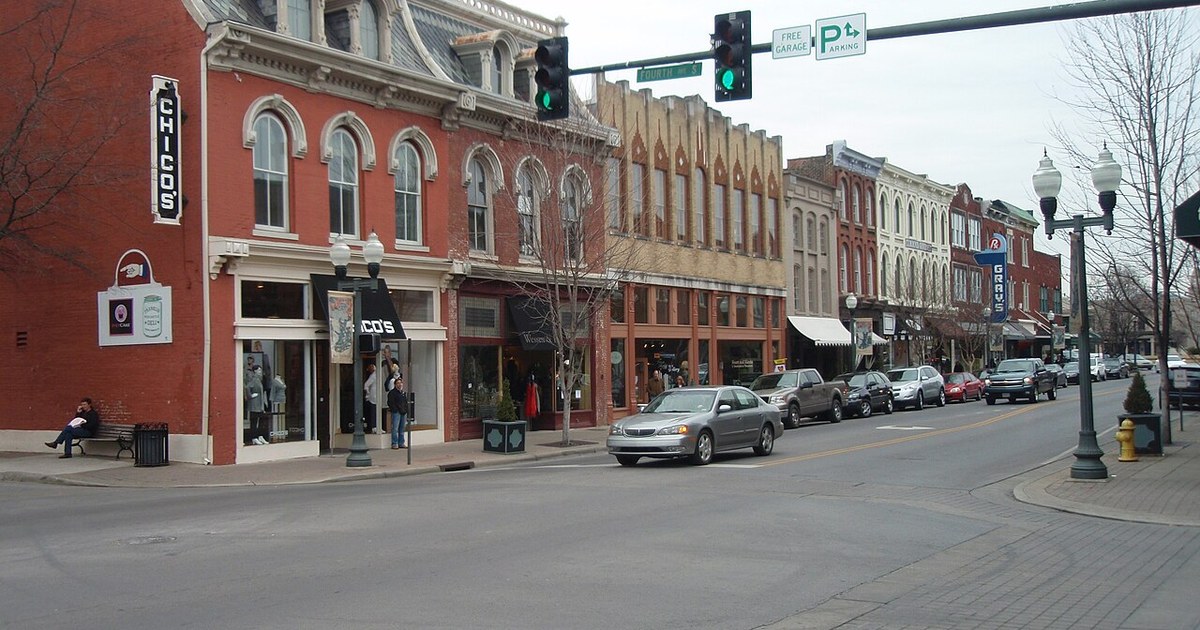 Intersection of 4th Avenue and Main Street in Franklin, Tennessee 4th ave main street historic franklin tennessee 2010