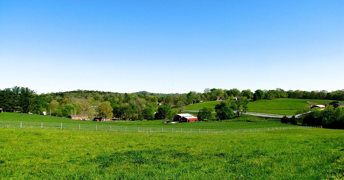 Fields and buildings near Gordonsville, Tennessee, United States. Gordonsville-fields-tn1