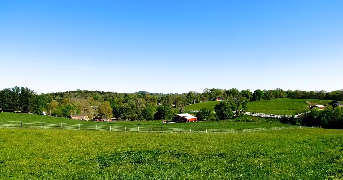 Fields and buildings near Gordonsville, Tennessee, United States. Gordonsville-fields-tn1