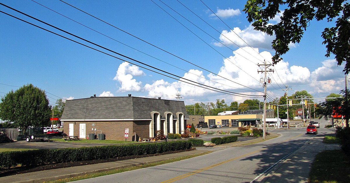 View along College Street in Greenbrier, Tennessee, United States. Greenbrier-College-Street-tn1