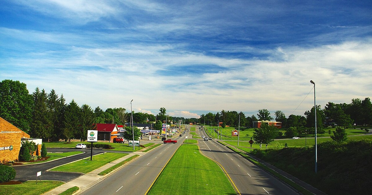 U.S. Route 25E in Harrogate, Tennessee, United States, looking south from the pedestrian bridge. Harrogate-US25E-tn