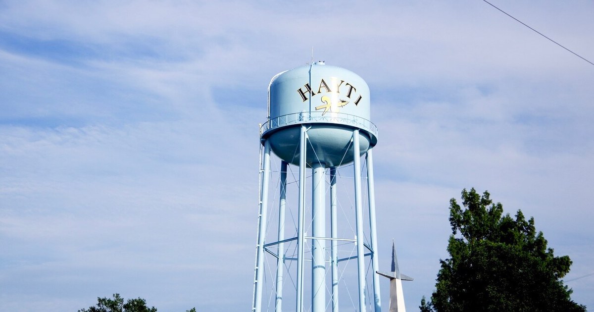 Water tower in Hayti, Missouri, United States. Hayti-water-tower-mo