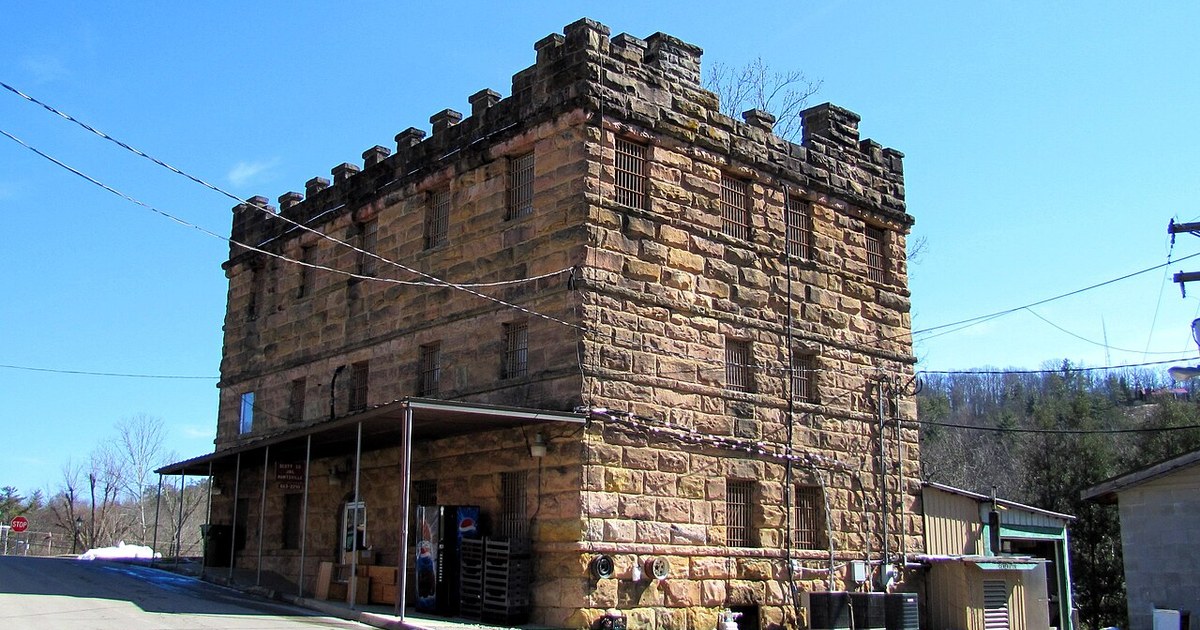 The NRHP-listed Old Scott County Jail in Huntsville, Tennessee, USA. Old-scott-county-jail-tn1