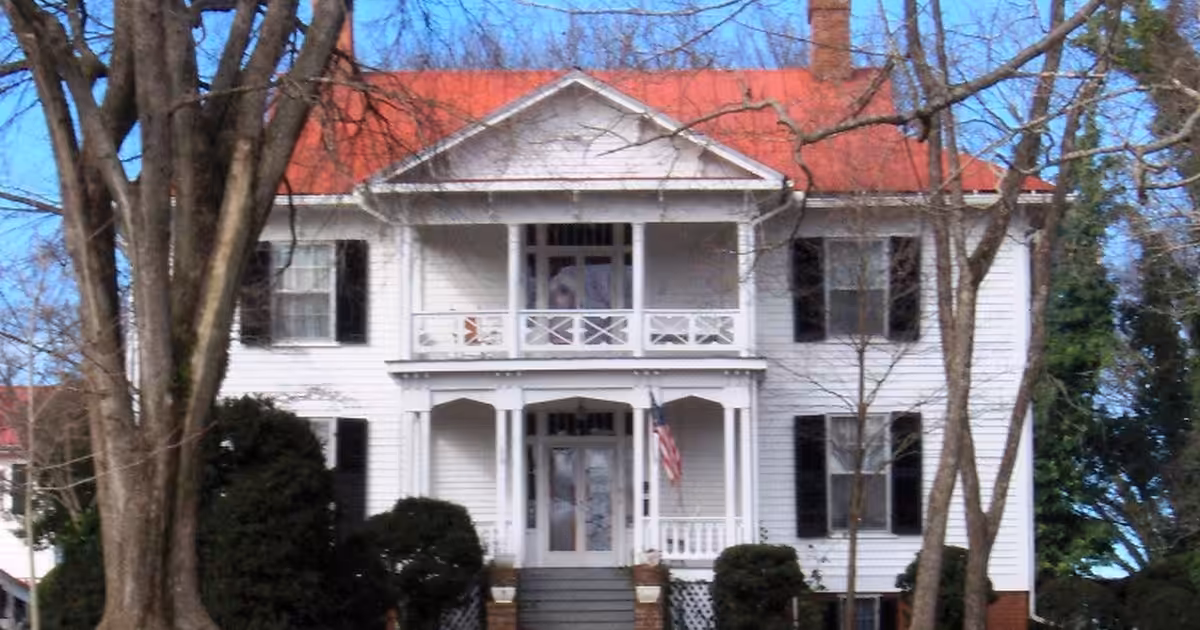 The NRHP-listed Mason Place in Loudon, Tennessee, USA. Mason-place-loudon-tn1