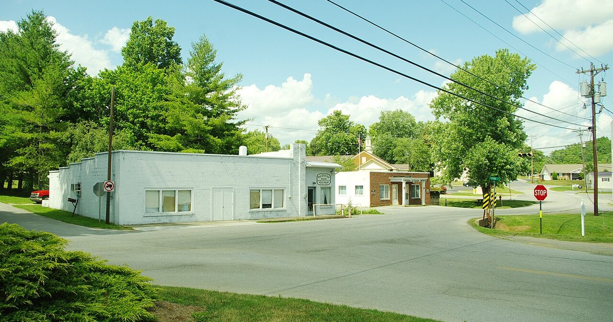 The intersection of Main Street and Spring Street in Mosheim, Tennessee, United States. Mosheim-Main-Spring-tn1