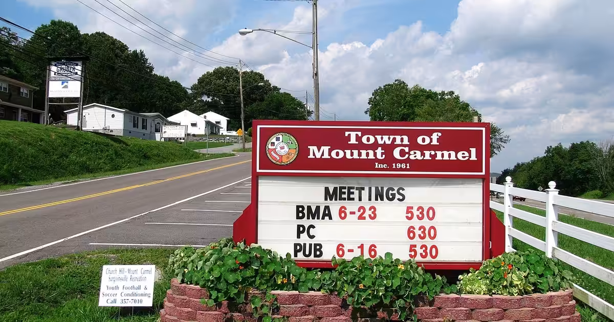 Entrance sign along Main Street in Mount Carmel, Tennessee, United States. Mount-Carmel-welcome-sign-tn1