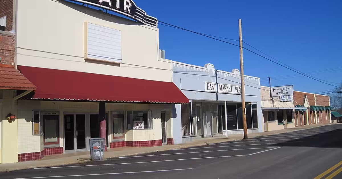 Somerville, Tennessee Downtown Somerville TN 01-2012 005