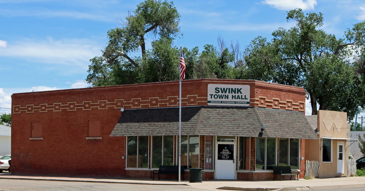Swink is a Statutory Town in Otero County, Colorado, United States. The population was 604 at the 2020 census.