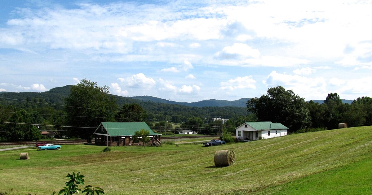 Houses in Winfield, Tennessee, United States. Winfield-houses-tn1