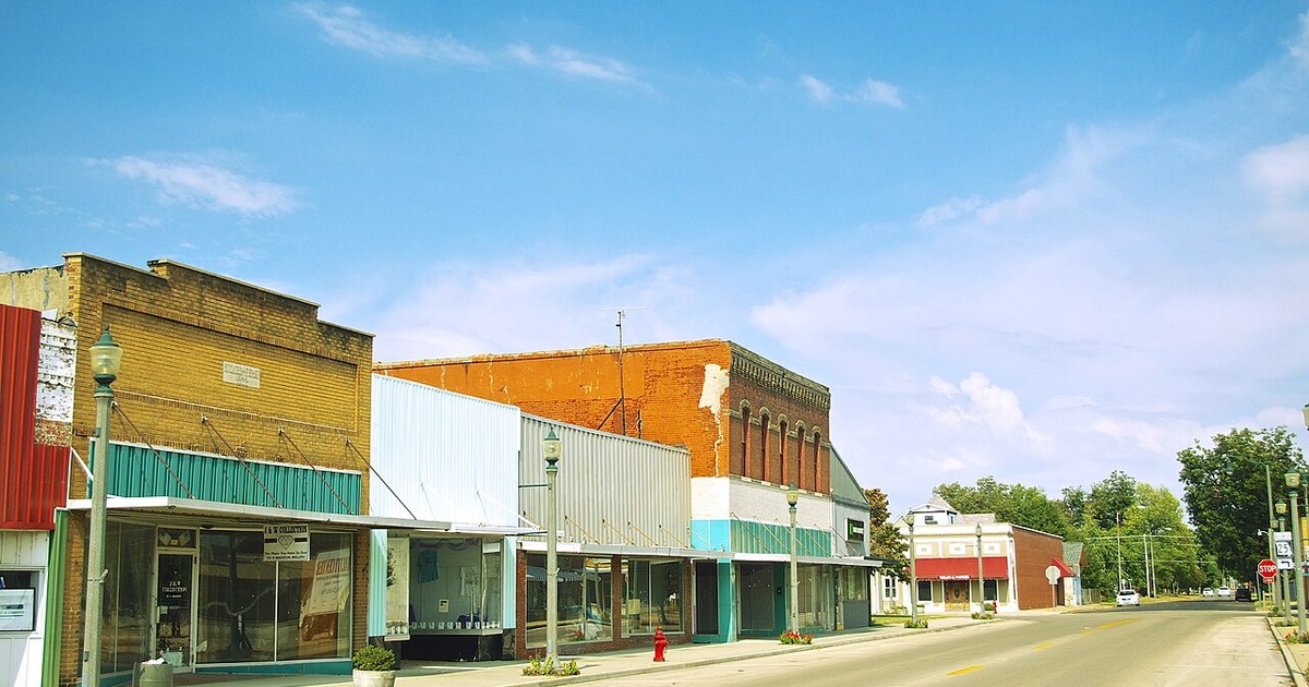 Buildings along Madison Street (Missouri Route 25) in Malden, Missouri, United States. Malden-Madison-St-mo