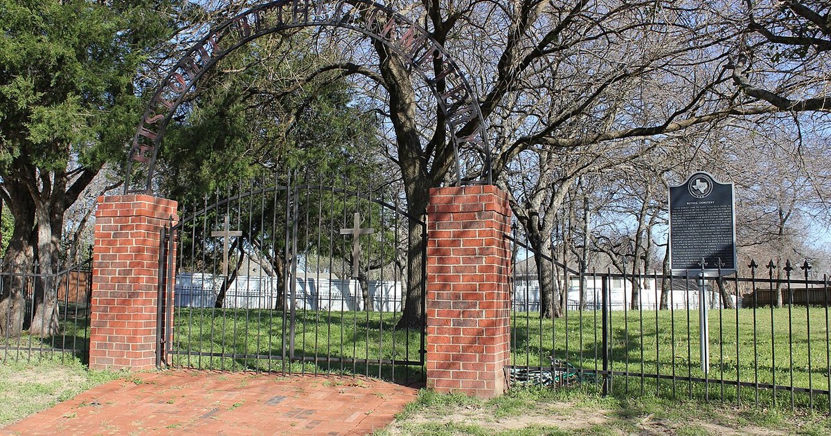 One of the few historic places left in the city I live in. Bethel Cemetery, Coppell, Texas (6908278612)