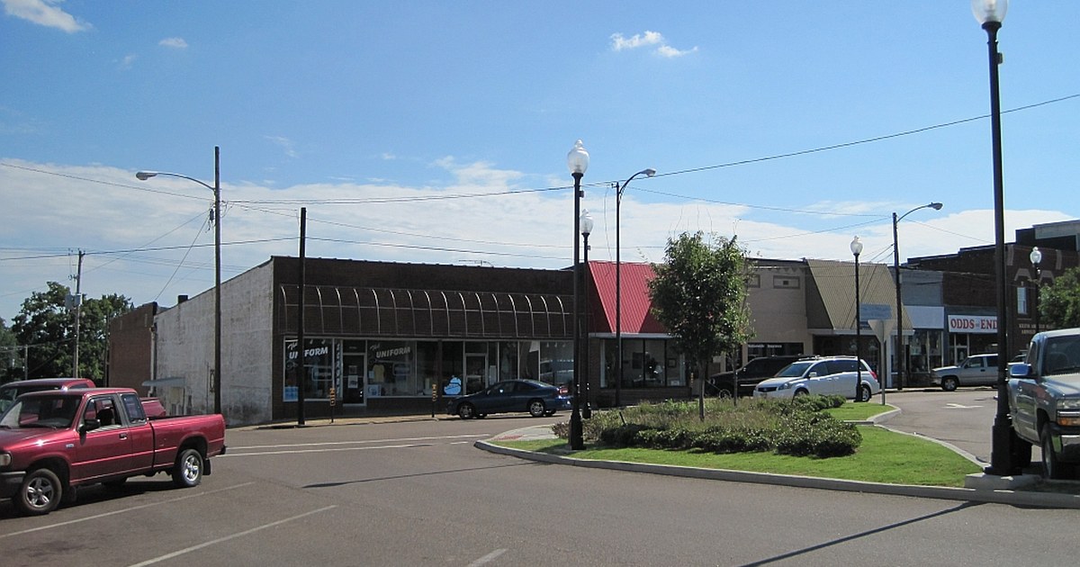 Downtown Camden, Tennessee. Downtown Camden TN 2012-07-27 005