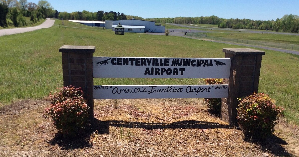 The airport sign at the entrance to Centerville Municipal Airport TN-HI-Centerville Municipal IMG 3909