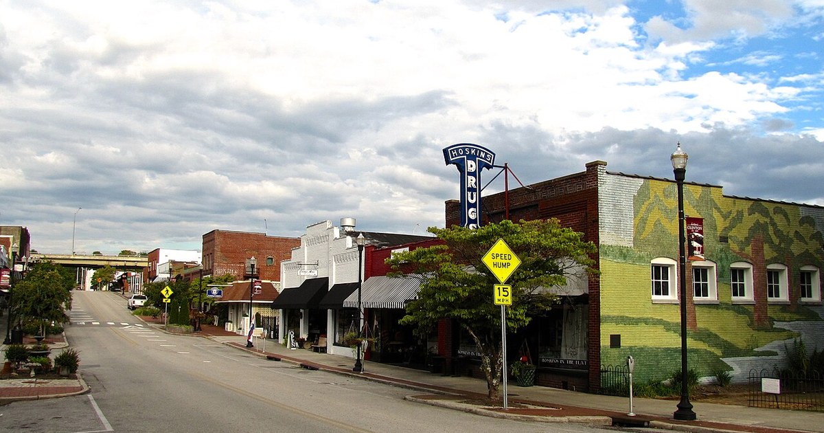 Buildings along Market Street in Clinton, Tennessee, United States. Market-Clinton-tn1
