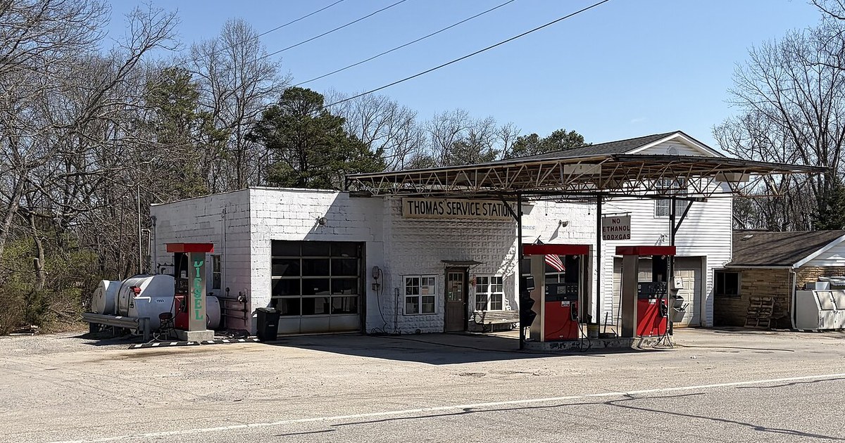 A service station in Fairmount, Tennessee Fairmount, Tennessee 01