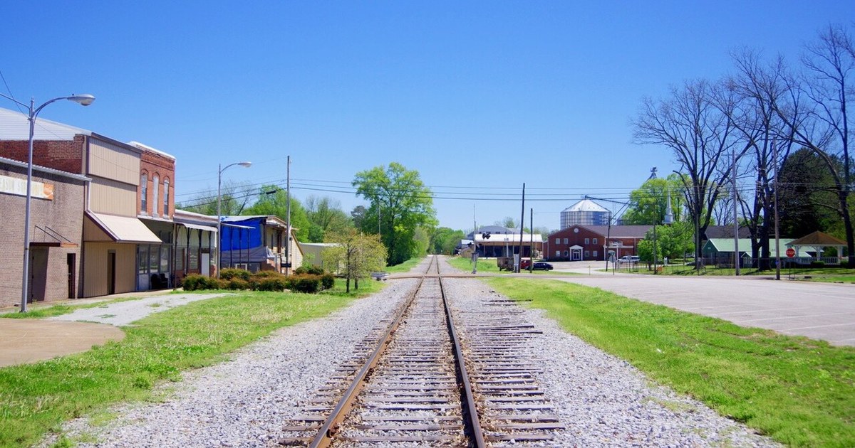 Railroad tracks in Gleason, Tennessee, United States. Gleason-RR-tracks-tn
