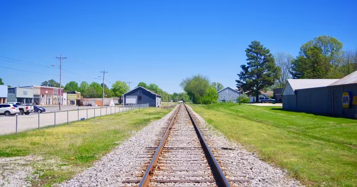 Railroad tracks in Medina, Tennessee, United States. Medina-RR-tracks-tn