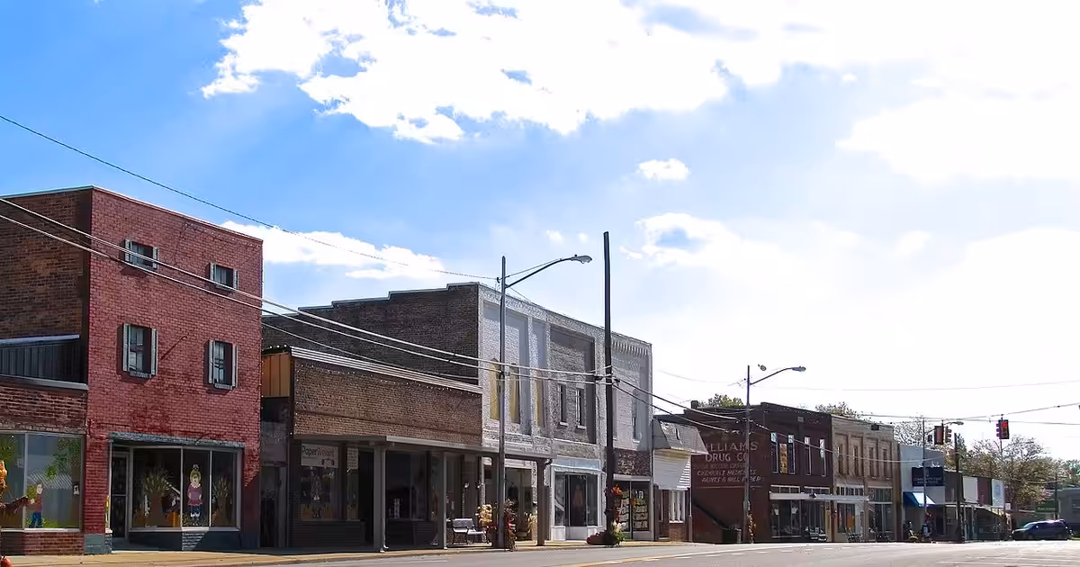 Buildings along Main Street in Mount Pleasant, Tennessee, United States. Mount-Pleasant-Main-tn2