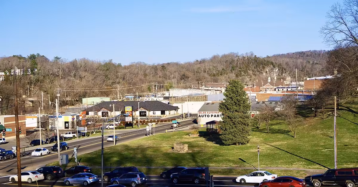 U.S. Route 70 (Broadway) and U.S. Route 321 (Cosby Highway) in Newport, Tennessee, United States. Newport-US321-US70-tn