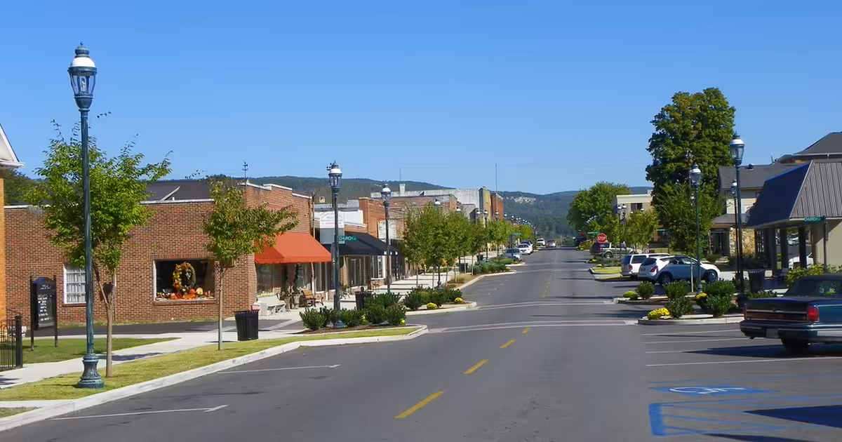 Main Street, Pikeville, Tennessee Main Street, Pikeville, TN