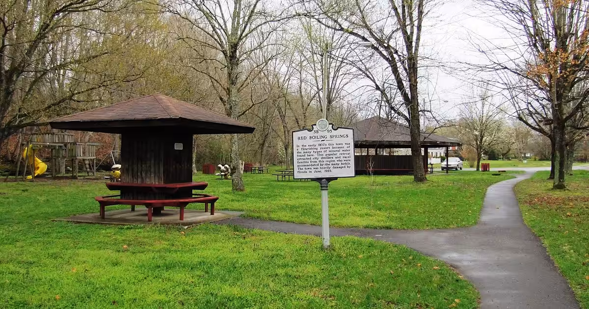 Park in Red Boiling Springs, Tennessee, USA. Red-boiling-springs-park-tn1