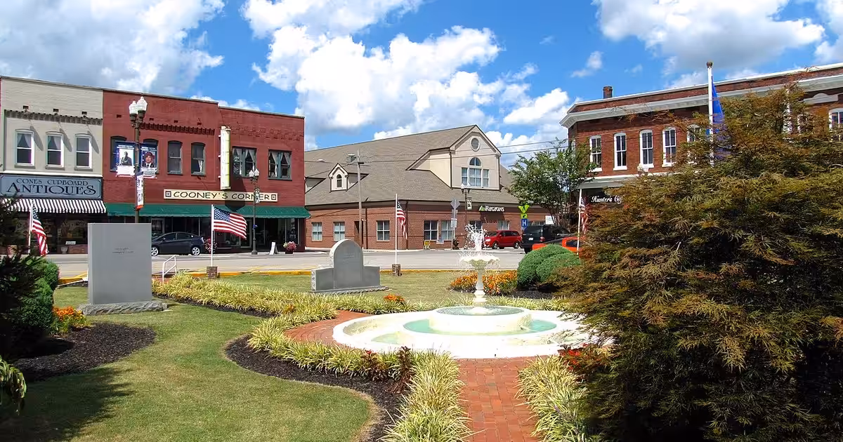 Circle Park in Sweetwater, Tennessee, United States. Sweetwater-park-Main-tn1