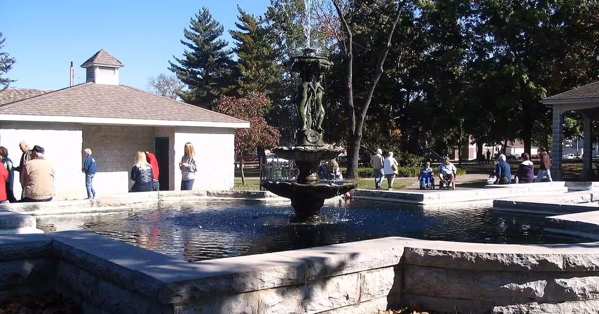 Fountain in Central Park in Carthage, MO Fountain in Central Park in Carthage