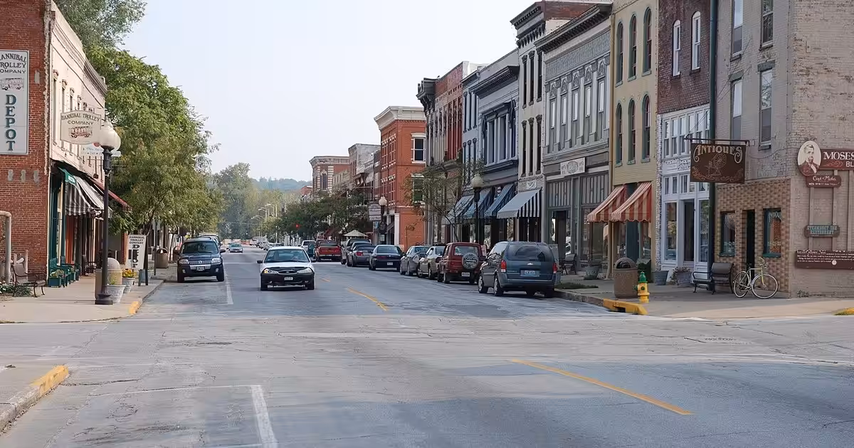 Main Street Hannibal Missouri southwards Main Street Hannibal Missouri southwards